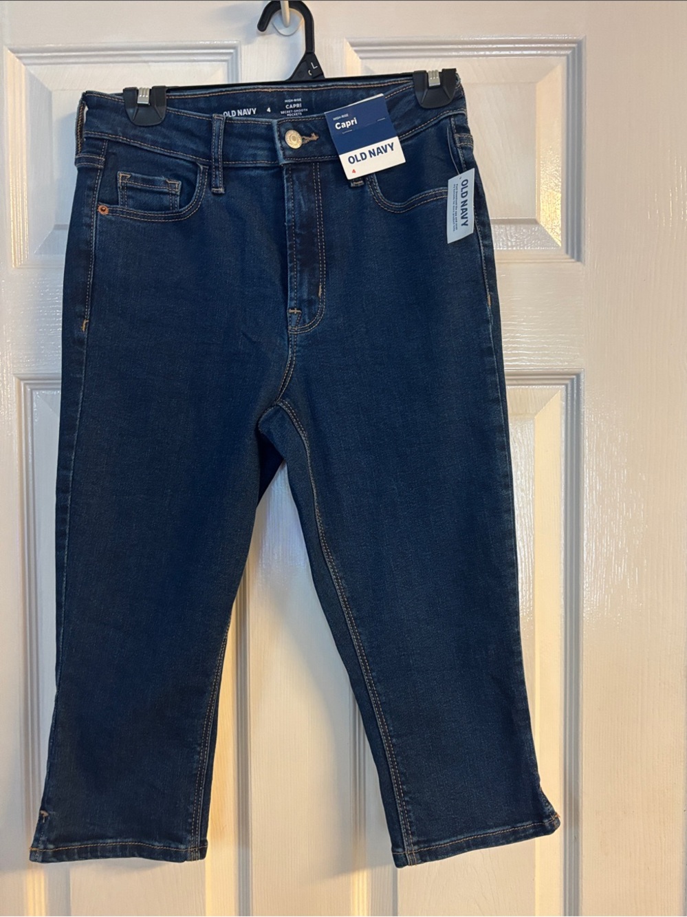 Women’s high rise Capris